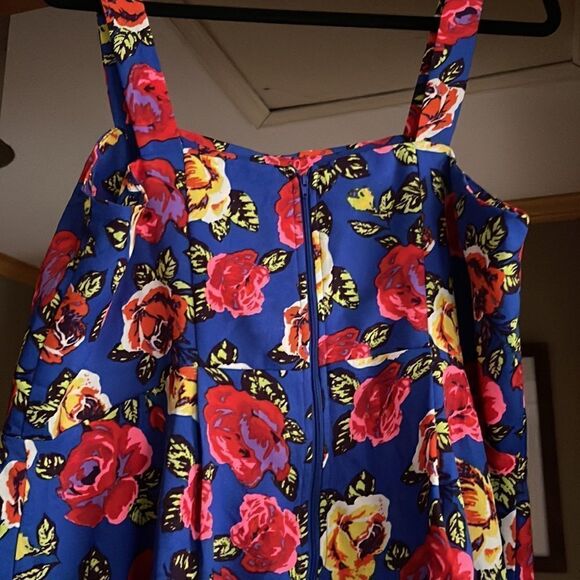 Fun Floral Summer Dress - Picture 7 of 9